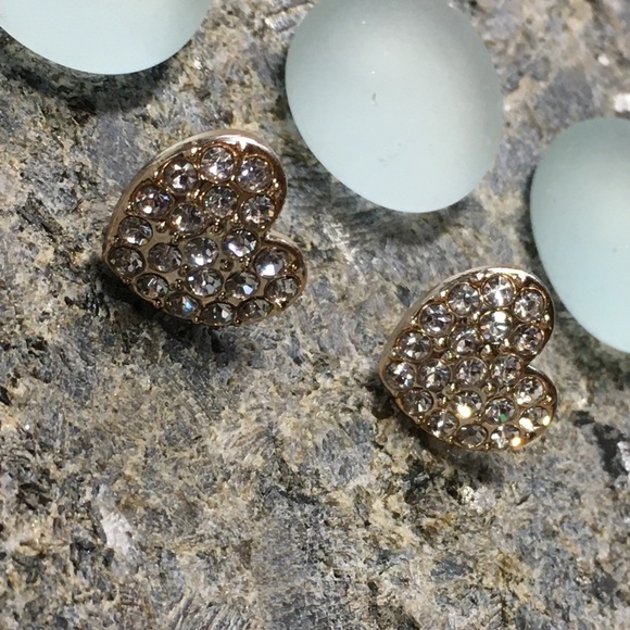 🎈Sale 🎈2 for $10 NWOT rhinestoned look heart gold (color)  post earrings - Picture 2 of 5